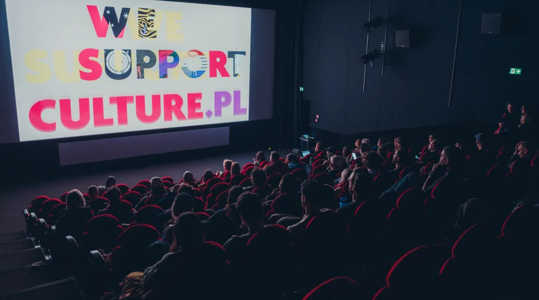 pokaz kinowy, na ekranie wyświetlana jest plansza We support Culture