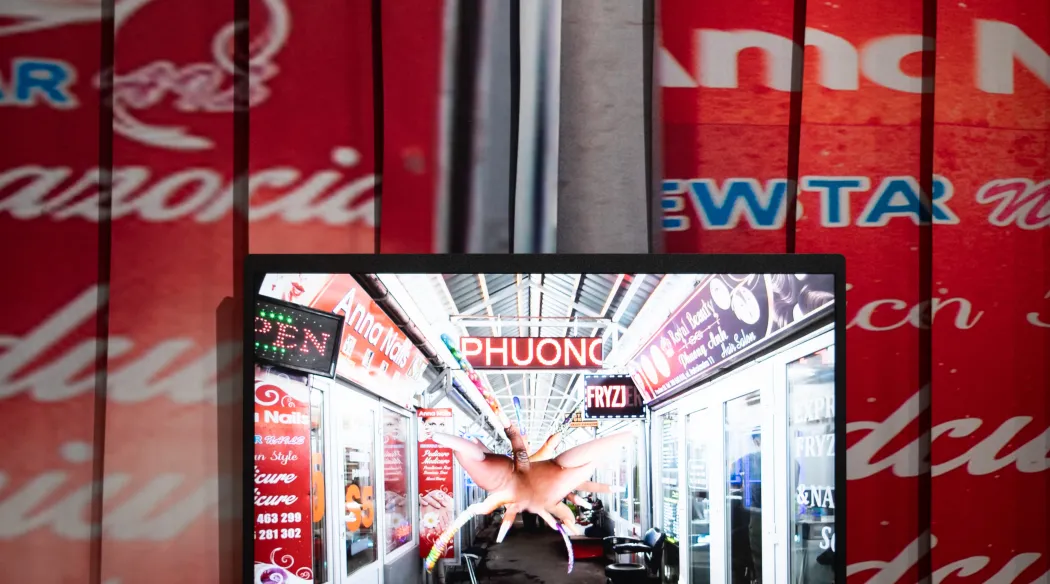 Element wystawy, ekran wyświetlający cyfrowy obraz