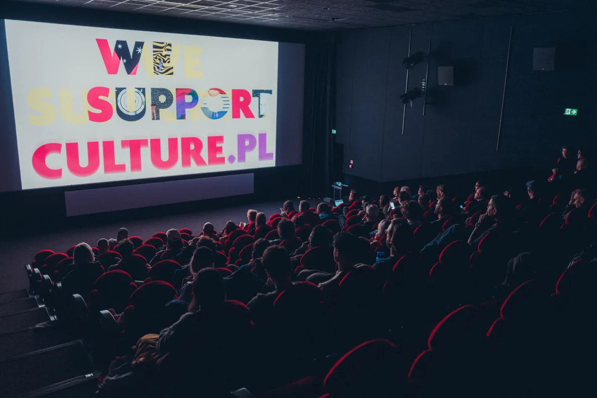 pokaz kinowy, na ekranie wyświetlana jest plansza We support Culture