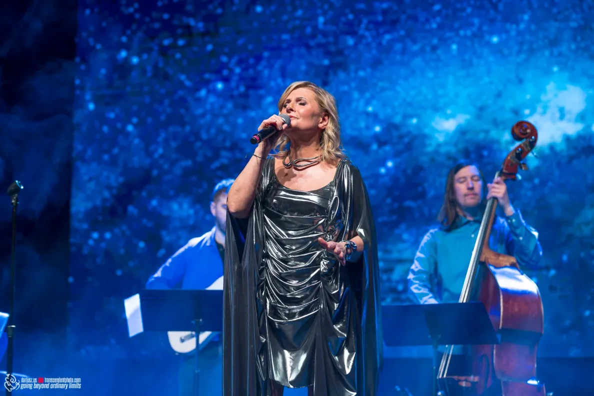 grazyna auguscik spiewa na scenie