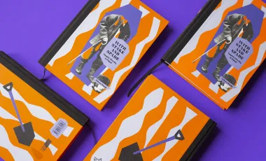 Książka Łukasza Kozaka "With Stake nad Spade"