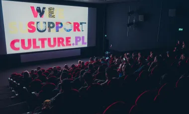 pokaz kinowy, na ekranie wyświetlana jest plansza We support Culture