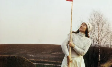 Maria Pinińska-Bereś, Sztandar autorski (Fahne der Autorin), 1979, Dokumentation der Performance, Courtesy Archiv der M