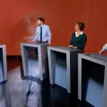 Cztery osoby w studiu nagraniowym teleturnieju