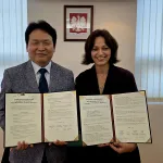 Podpisanie memorandum o współpracy przez Shin Byung-dae, Wiceprzewodniczący Komitetu Organizacyjnego Cheongju Craft Biennale i zastępca burmistrza Cheongju, oraz dr Olga Wysocka, Dyrektorka Instytutu Adama Mickiewicza, fot. IAM