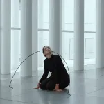 Artystka w trakcie performansu