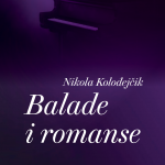 plakat fioletowe tło fortepian i napis białymi literami 