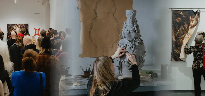 baner z kolażu zdjęć promujących programy IAM